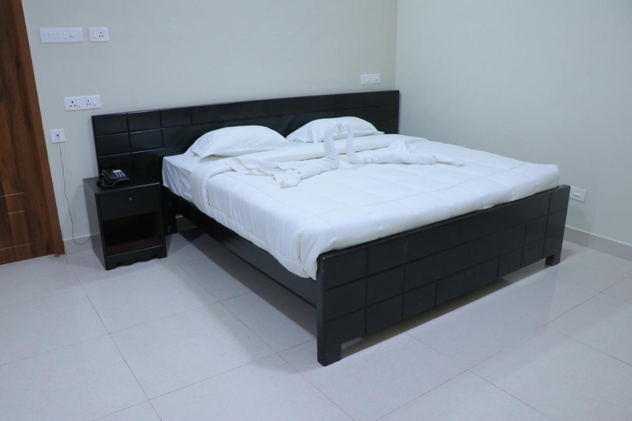 Hotel Tamilnadu -Trichy Tiruchirappalli ภายนอก รูปภาพ